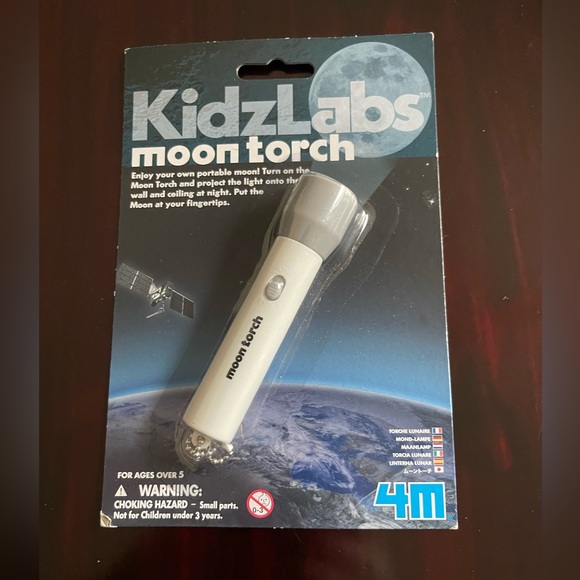 4M KidzLab Moon Torch Projector “Flashlight” - Picture 1 of 3